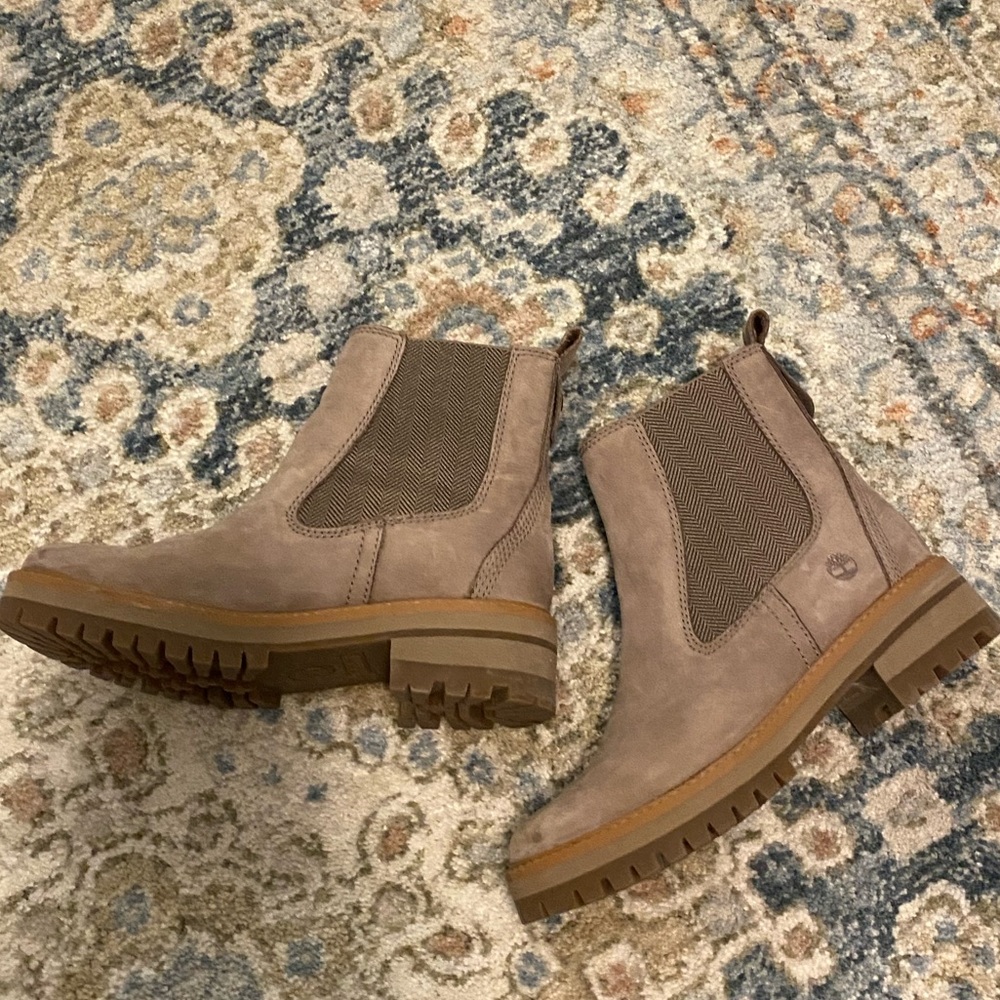 Timberland Women's Courmayeur Valley Chelsea Boots